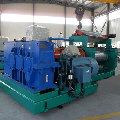 560mm Rollen-Durchmesser-Gummiwerkzeugmaschinen 22 Zoll Abb-Motor 110kw