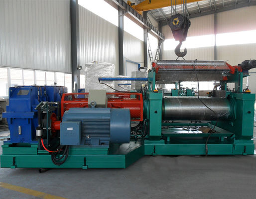 560mm Rollen-Durchmesser-Gummiwerkzeugmaschinen 22 Zoll Abb-Motor 110kw