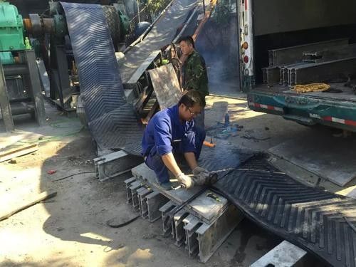 De Transportband van de aluminiumlegering Rubber het Verbinden Machine